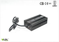 リチウムまたはSLA電池のパックのためのスマートな電気スクーターの充電器、24V 7Aの充電器