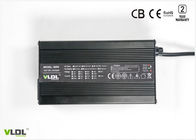 黒い鉛酸蓄電池の電気バイクの充電器58.8V 5AはXLRのコネクターによって出力しました