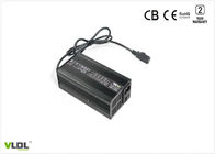 黒い鉛酸蓄電池の電気バイクの充電器58.8V 5AはXLRのコネクターによって出力しました