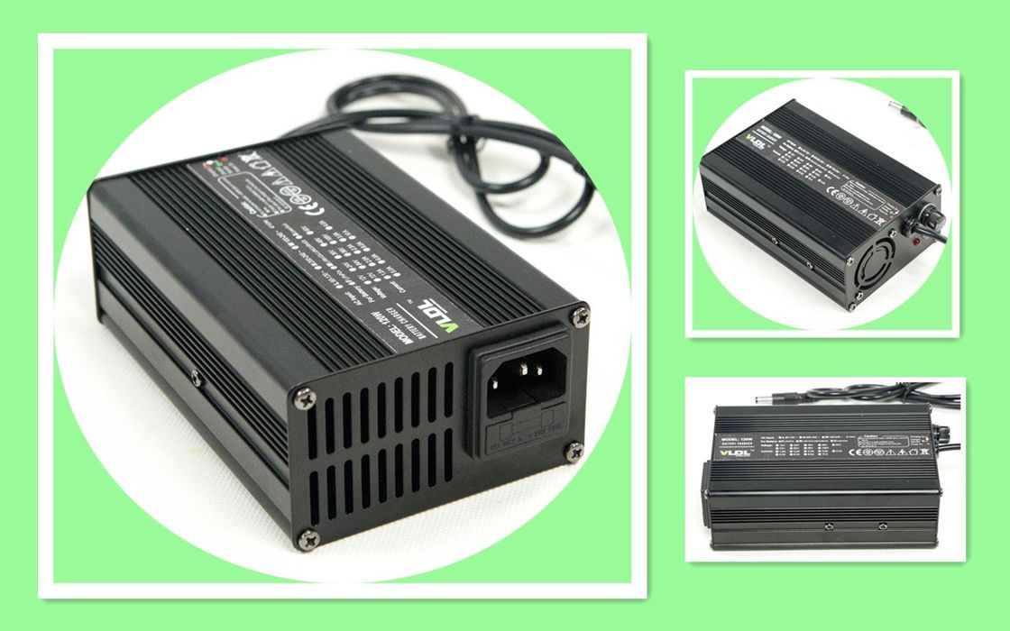 48V 58.8V 2AはSLA/AGM/ゲル電池のための230V世界的な入力に鉛酸蓄電池の充電器110を密封しました